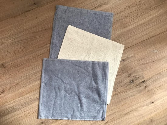 3 spuugdoekjes  2 x grijs en 1 x creme van Jollein