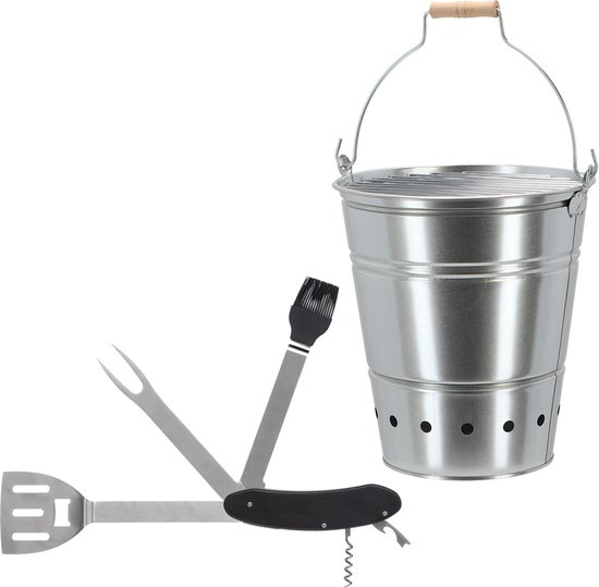 Barbecue set - houtskool BBQ emmer en een 5-in-1 Zwitsers BBQ zakmes - handig mee te nemen van Moa.