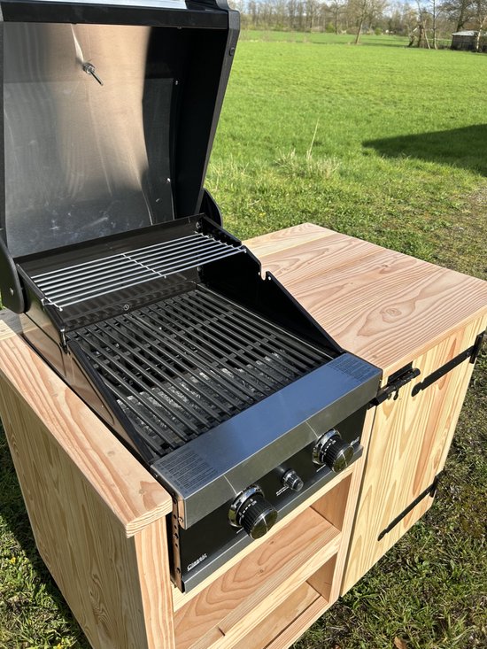 Buitenkeuken met Grandhall G2 - Douglas hout van Merkloos