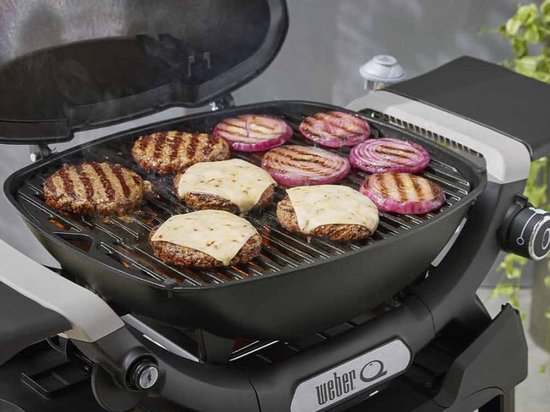 Gasbarbecue met Onderstel en Zijtafels – 105 x 45,5 x 99 cm – Compacte Buiten BBQ op Gas met Gietijzeren Grillrooster – Draagbare Balkon & Camping Barbecue Zwart – HomebyNicole