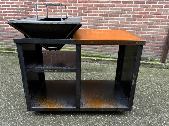 GoedMetVlees Grill Comfort - BBQ - vuurtafel - cortenstaal - Plancha - bakplaat - vuurschaal - buitenkeuken - werktafel van GoedMetVlees