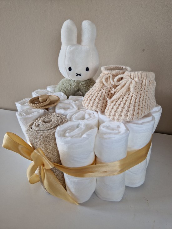Luiertaart small rammelaar fluffy Nijntje neutraal beige - babyshower- kraamcadeau van Luiertaart