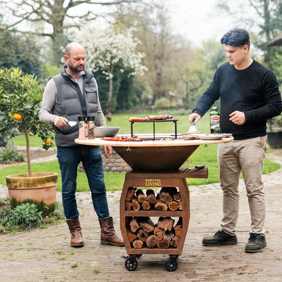 RJRoyal Living Plancha grill BBQ Companero XXL cortenstaal 2.0 grillring met houten omranding en houtopslag vuurschaal buitenkeuken grillring corten staal van RJRoyal Living